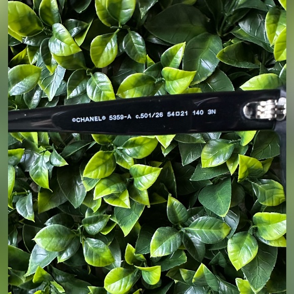 CHANEL Black Sunglasses - Picture 4 of 8